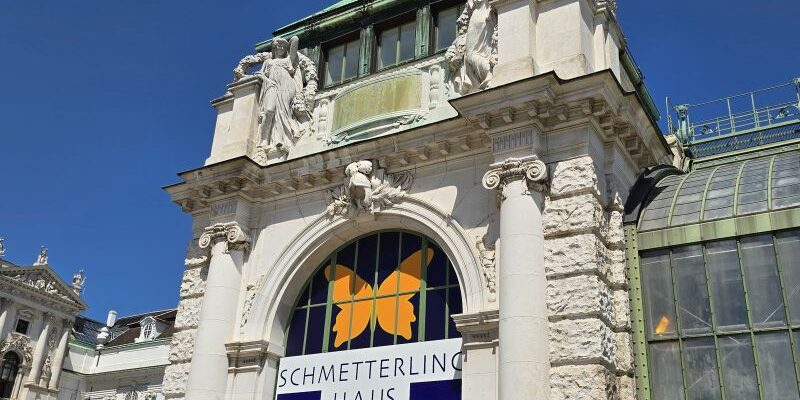 Burggarten mit Schmetterlinghaus